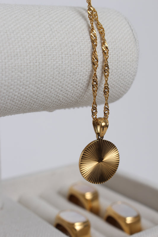 Gold Minimalist Oval Necklace